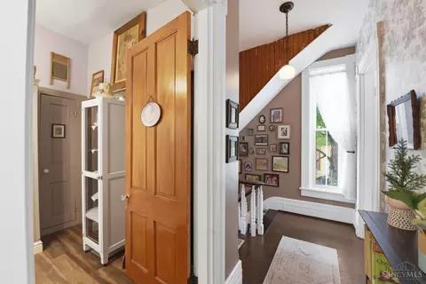 Entry Way - 1505 Aster Pl, Cincinnati, OH 45224 photo 8 of 10