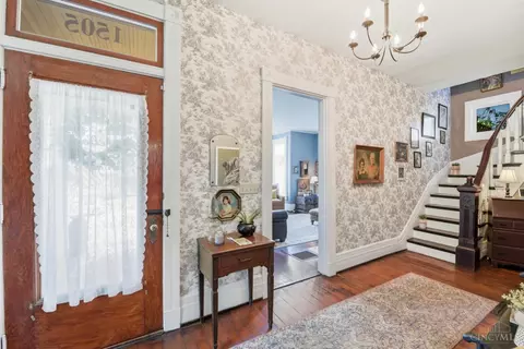 Entry Way - 1505 Aster Pl, Cincinnati, OH 45224 photo 4 of 10