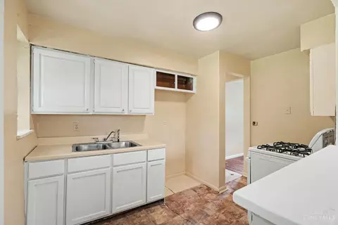 6100 Fordham Pl, Cincinnati, OH 45213 photo 4