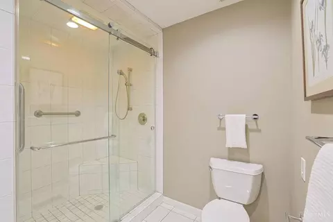 Bath - 3486 Forestoak Ct, Cincinnati, OH 45208 photo 2 of 5