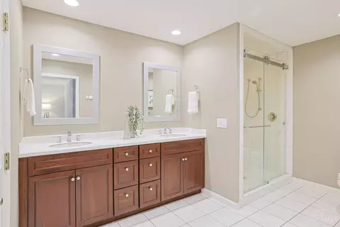 Bath - 3486 Forestoak Ct, Cincinnati, OH 45208 photo 1 of 5