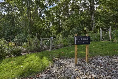 Exterior - 3486 Forestoak Ct, Cincinnati, OH 45208 photo 7 of 8