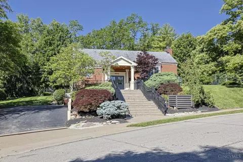 Exterior - 3486 Forestoak Ct, Cincinnati, OH 45208 photo 4 of 8