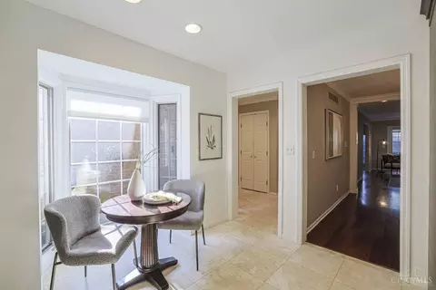 Entry Way - 3486 Forestoak Ct, Cincinnati, OH 45208 photo 3 of 4
