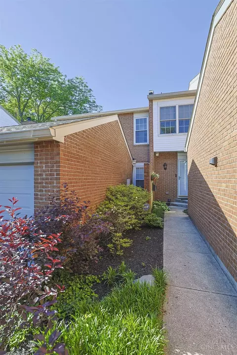 Exterior - 3486 Forestoak Ct, Cincinnati, OH 45208 photo 3 of 8