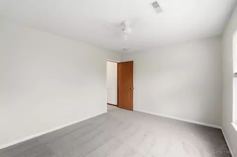 Bedroom - 8427 Gettysburg Ln, Hamilton Township, OH 45039 photo 6 of 6