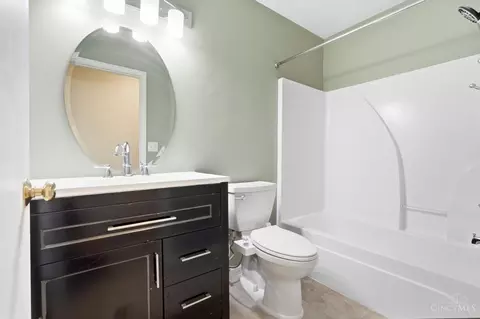 Bath - 8427 Gettysburg Ln, Hamilton Township, OH 45039 photo 7 of 7