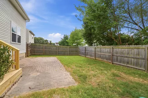 Exterior - 8427 Gettysburg Ln, Hamilton Township, OH 45039 photo 6 of 8