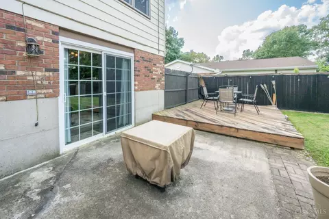 Exterior - 744 Stuart Ln, Cincinnati, OH 45245 photo 7 of 8