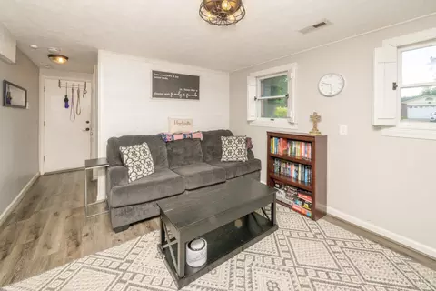 Living - 744 Stuart Ln, Cincinnati, OH 45245 photo 2 of 3