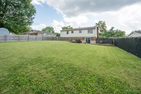 Exterior - 744 Stuart Ln, Cincinnati, OH 45245 photo 4 of 8