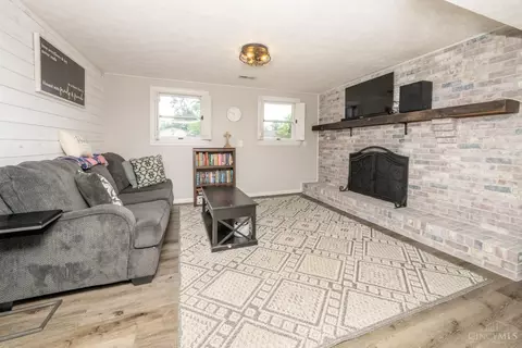 Living - 744 Stuart Ln, Cincinnati, OH 45245 photo 3 of 3