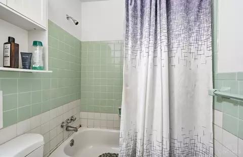 Bath - 866 Crowden Dr, Cincinnati, OH 45224 photo 2 of 2