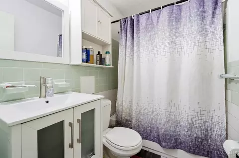 Bath - 866 Crowden Dr, Cincinnati, OH 45224 photo 1 of 2