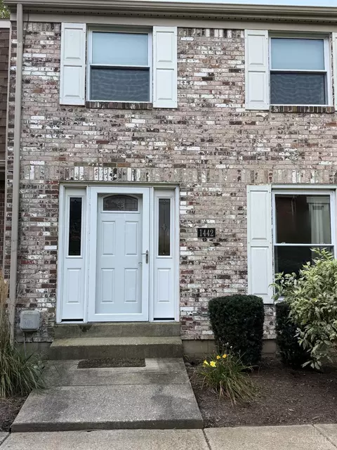 1442 Long Island Ct, Dayton, OH 45434