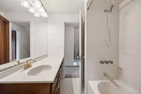 Bath - 4056 Mcfarran Ave, Cheviot, OH 45211 photo 3 of 4