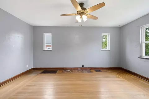 Living - 4056 Mcfarran Ave, Cheviot, OH 45211 photo 2 of 6