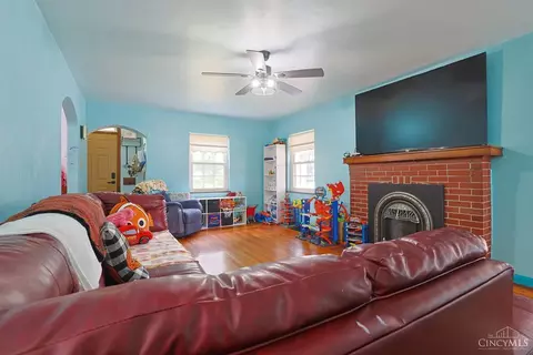 Living - 1737 Madison Ave, Cincinnati, OH 45231 photo 2 of 3
