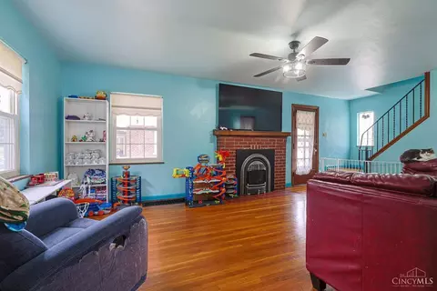 Living - 1737 Madison Ave, Cincinnati, OH 45231 photo 1 of 3