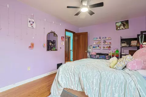 Bedroom - 1737 Madison Ave, Cincinnati, OH 45231 photo 2 of 2