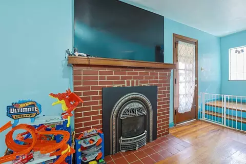 Living - 1737 Madison Ave, Cincinnati, OH 45231 photo 3 of 3