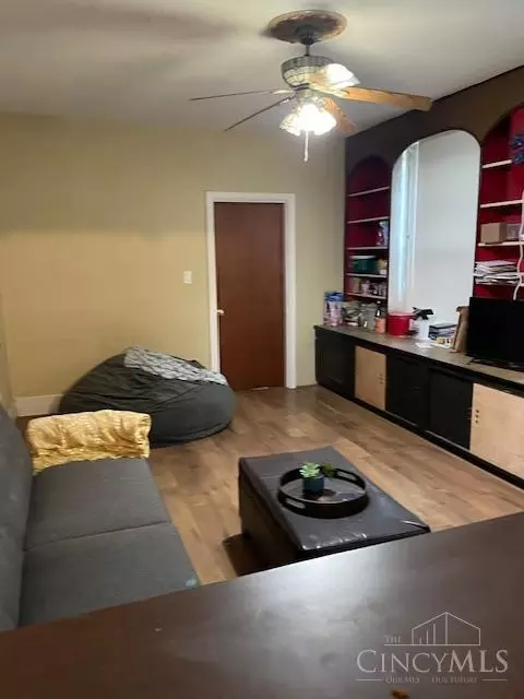 520 Probasco St, Cincinnati, OH 45220 photo 2