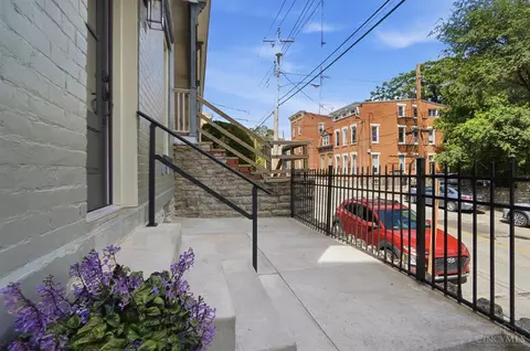 Exterior - 1707 Highland Ave, Cincinnati, OH 45202 photo 2 of 7