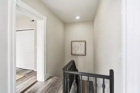 Entry Way - 1707 Highland Ave, Cincinnati, OH 45202 photo 5 of 12
