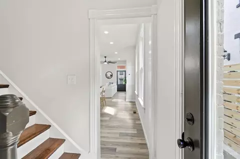 Entry Way - 1707 Highland Ave, Cincinnati, OH 45202 photo 2 of 12