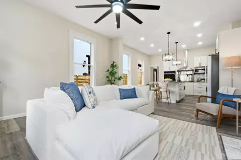 Living - 1707 Highland Ave, Cincinnati, OH 45202 photo 1 of 1