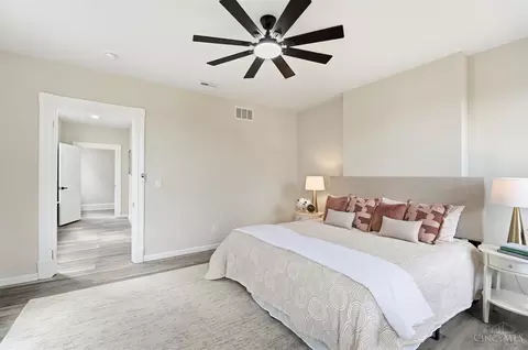 Bedroom - 1707 Highland Ave, Cincinnati, OH 45202 photo 6 of 6
