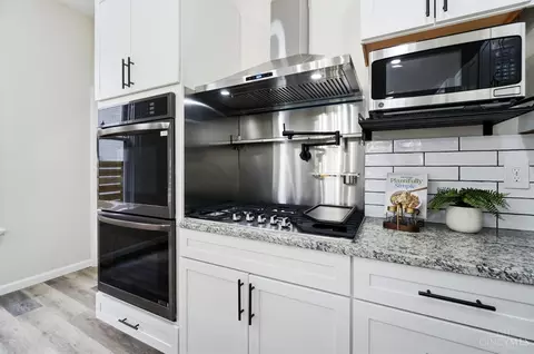 Kitchen - 1707 Highland Ave, Cincinnati, OH 45202 photo 2 of 3