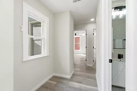 Entry Way - 1707 Highland Ave, Cincinnati, OH 45202 photo 9 of 12
