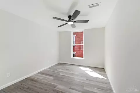Bedroom - 1707 Highland Ave, Cincinnati, OH 45202 photo 1 of 6