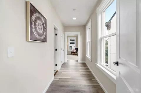 Entry Way - 1707 Highland Ave, Cincinnati, OH 45202 photo 11 of 12