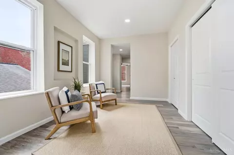 Entry Way - 1707 Highland Ave, Cincinnati, OH 45202 photo 8 of 12