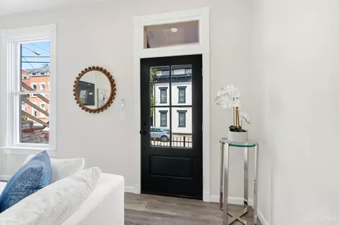 Entry Way - 1707 Highland Ave, Cincinnati, OH 45202 photo 1 of 12