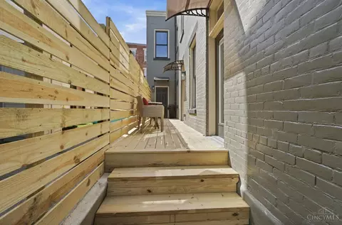 Exterior - 1707 Highland Ave, Cincinnati, OH 45202 photo 6 of 7