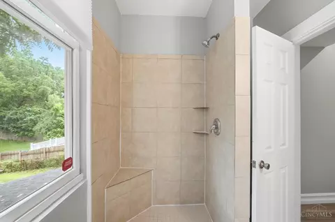 Bath - 3728 Applegate Ave, Cheviot, OH 45211 photo 2 of 4