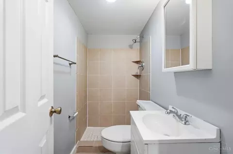 Bath - 3728 Applegate Ave, Cheviot, OH 45211 photo 4 of 4