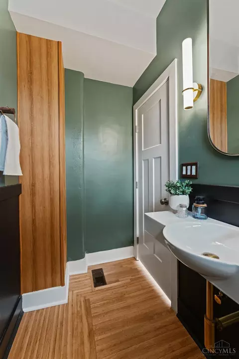 Bath - 3416 Trimble Ave, Cincinnati, OH 45207 photo 2 of 14