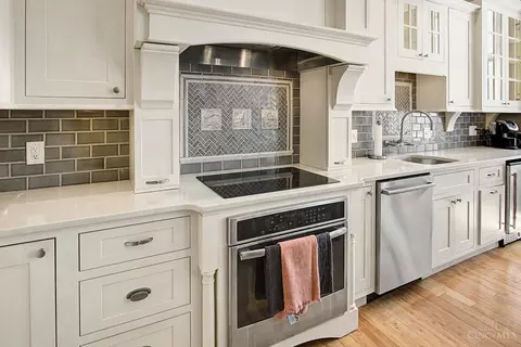Kitchen - 15 Fourth St, Cincinnati, OH 45202 photo 7 of 8
