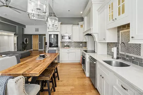Kitchen - 15 Fourth St, Cincinnati, OH 45202 photo 4 of 8