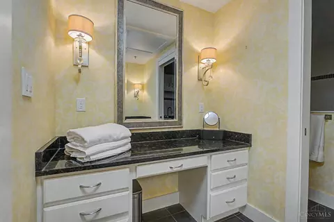Bath - 15 Fourth St, Cincinnati, OH 45202 photo 3 of 4