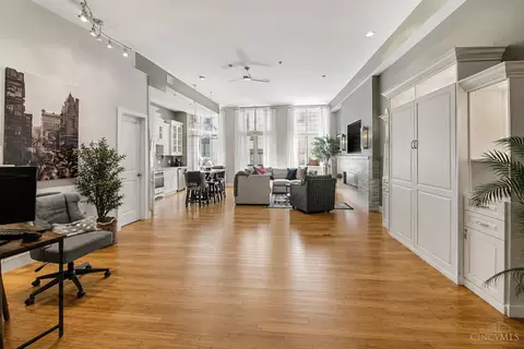 Living - 15 Fourth St, Cincinnati, OH 45202 photo 3 of 9