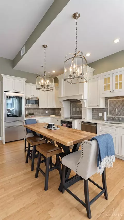 Kitchen - 15 Fourth St, Cincinnati, OH 45202 photo 5 of 8