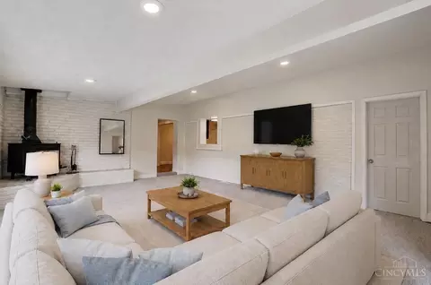 Living - 442 Thomas Ln, Cincinnati, OH 45244 photo 3 of 5
