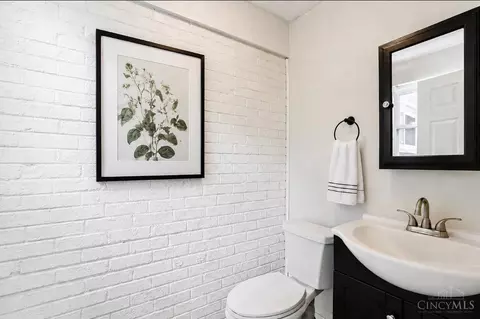 Bath - 442 Thomas Ln, Cincinnati, OH 45244 photo 1 of 2