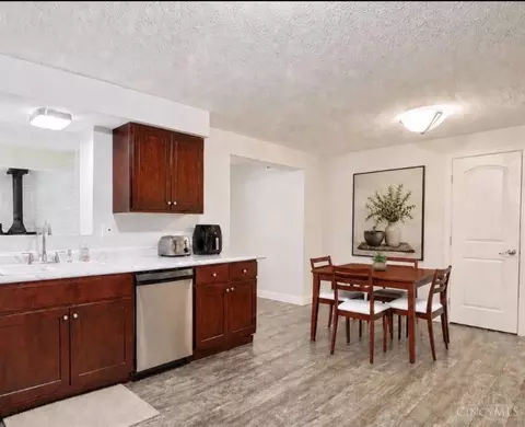 Dining - 442 Thomas Ln, Cincinnati, OH 45244 photo 1 of 1