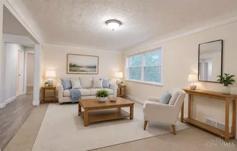Living - 442 Thomas Ln, Cincinnati, OH 45244 photo 1 of 5